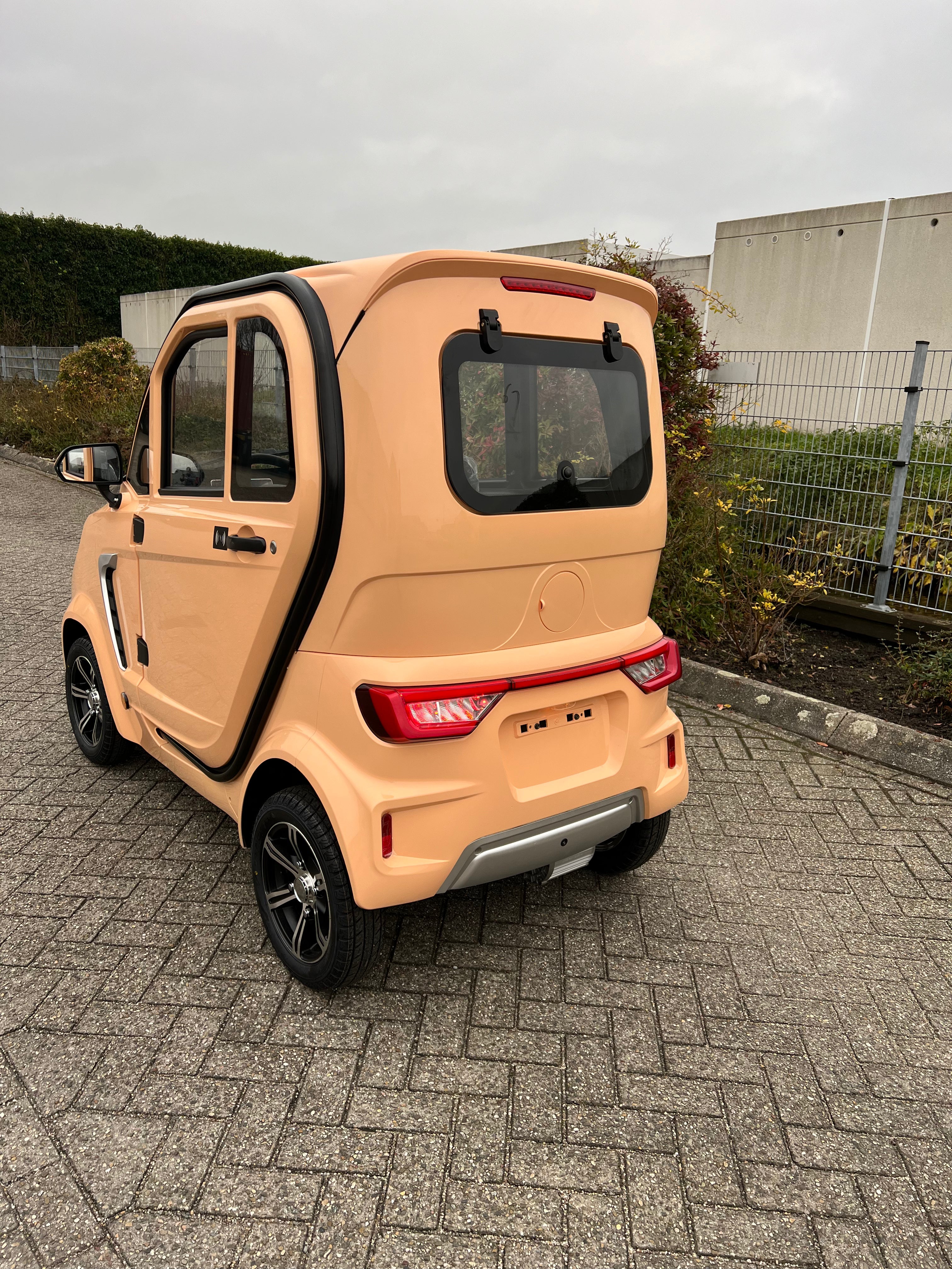 TTZ Elektrofahrzeug für Behinderte 2.0 – Braun/Orange