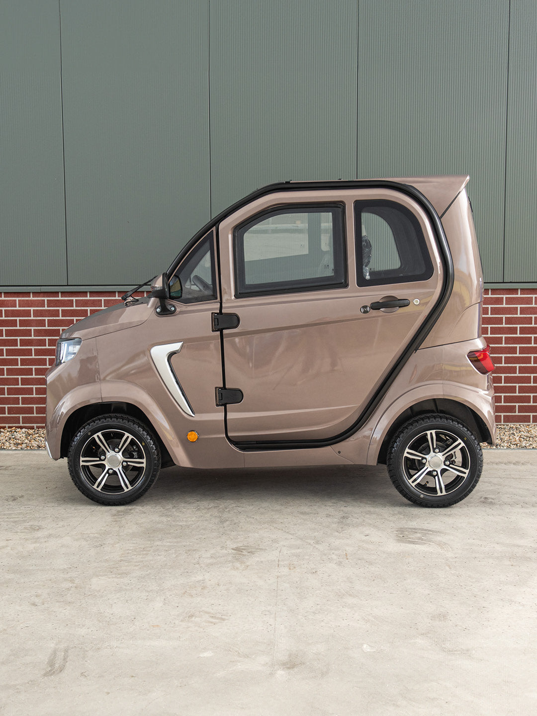 TTZ Electric Invalidevoertuig 2.0 - Schwarz - Elektrischer Invalidenwagen mit Fahrgeschwindigkeit - 45 km/h - Canta auto