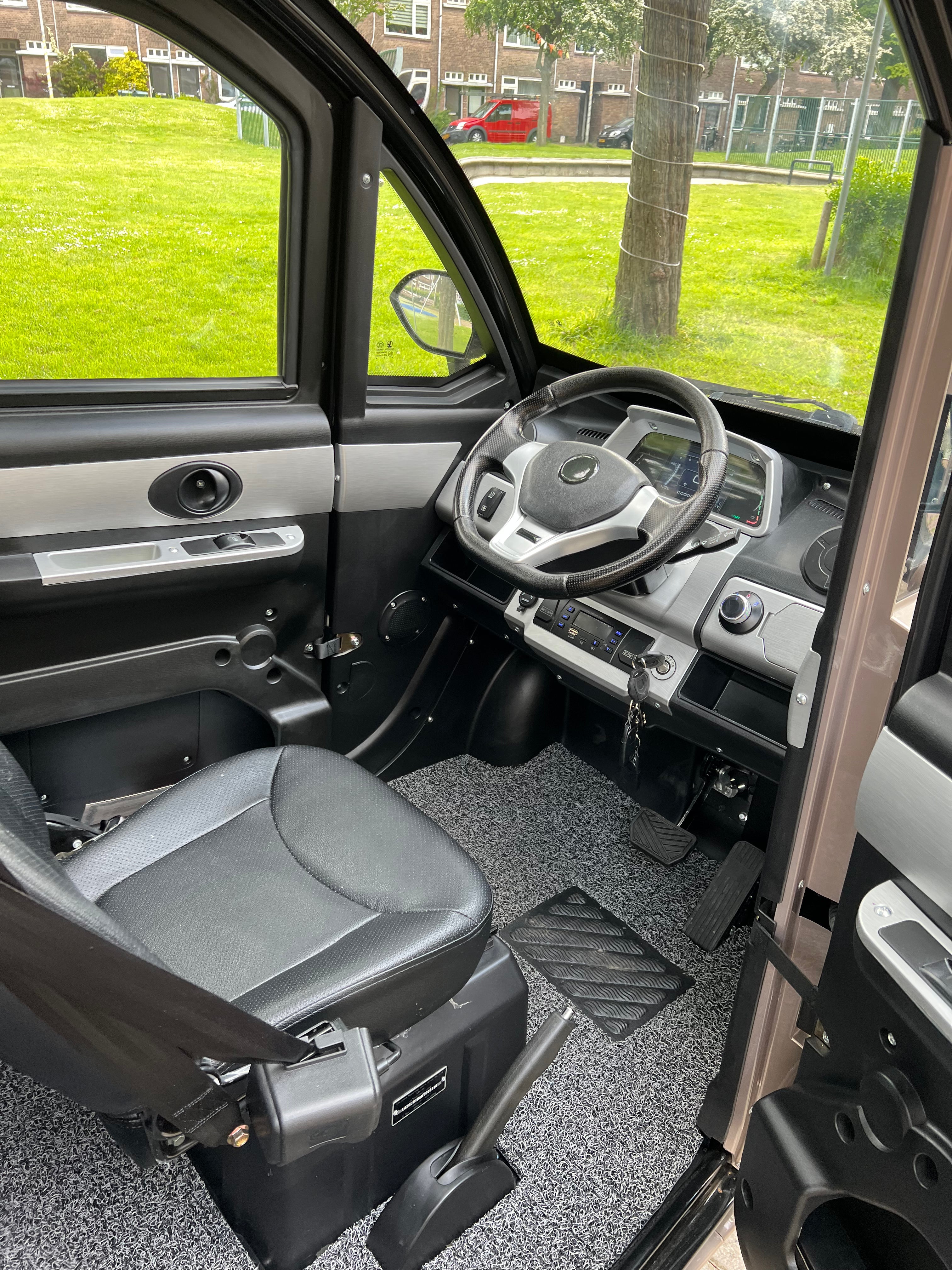 TTZ Elektrofahrzeug für Menschen mit Behinderungen 1.0 – Beige